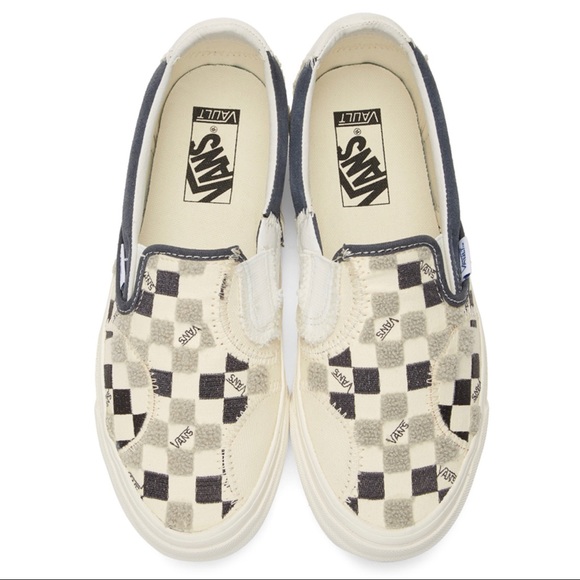 VANS off-white & black bricolage Classic Sneakers NWT VANS off-white & black bricolage Classic Sneakers NWT